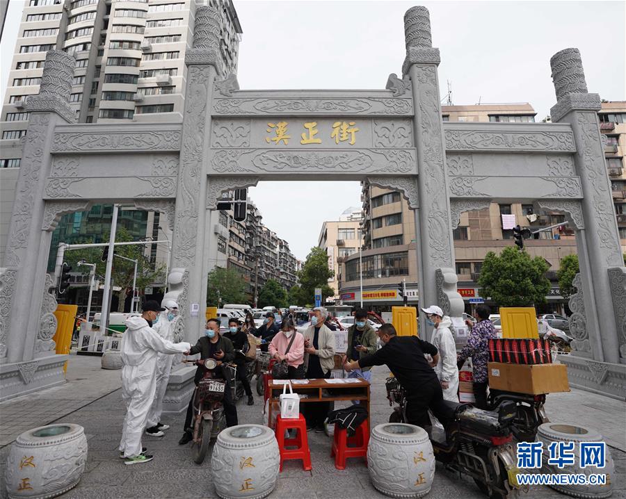 （新華全媒頭條·圖文互動）（14）從人民中汲取磅礴力量——習(xí)近平總書記同出席2020年全國兩會人大代表、政協(xié)委員共商國是紀(jì)實(shí)