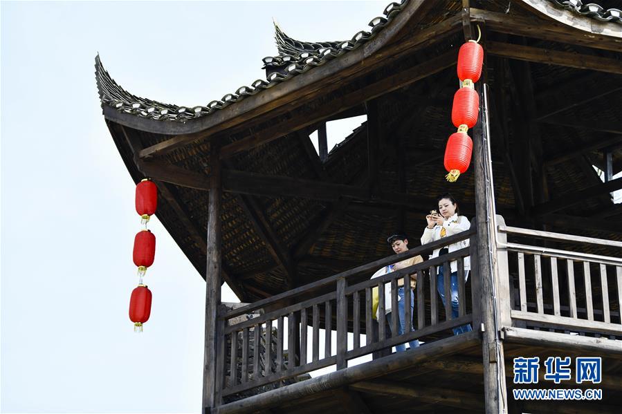 （新華全媒頭條·圖文互動）（20）從人民中汲取磅礴力量——習(xí)近平總書記同出席2020年全國兩會人大代表、政協(xié)委員共商國是紀(jì)實(shí)