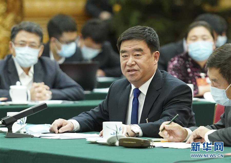 （新華全媒頭條·圖文互動）（6）從人民中汲取磅礴力量——習(xí)近平總書記同出席2020年全國兩會人大代表、政協(xié)委員共商國是紀(jì)實(shí)