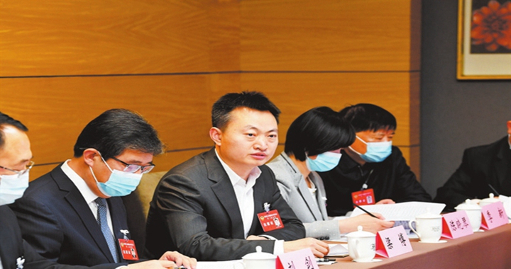 臨汾兩會影像：暢所欲言 各抒己見