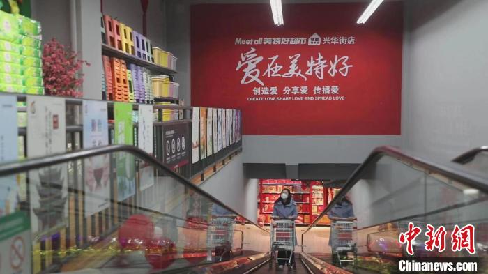 美特好從一家不足百平方米小店，一路發(fā)展成華北零售業(yè)領軍企業(yè)、中國百強商業(yè)連鎖集團、中國零售500強。　向上 攝