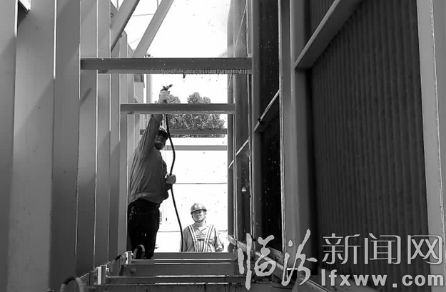 臨汾供電為變壓散熱器“洗澡”